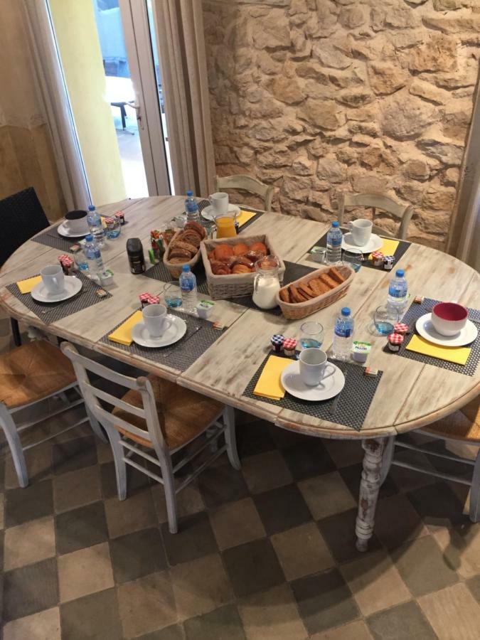Domaine De L'Olibaou Panzió Venelles Kültér fotó